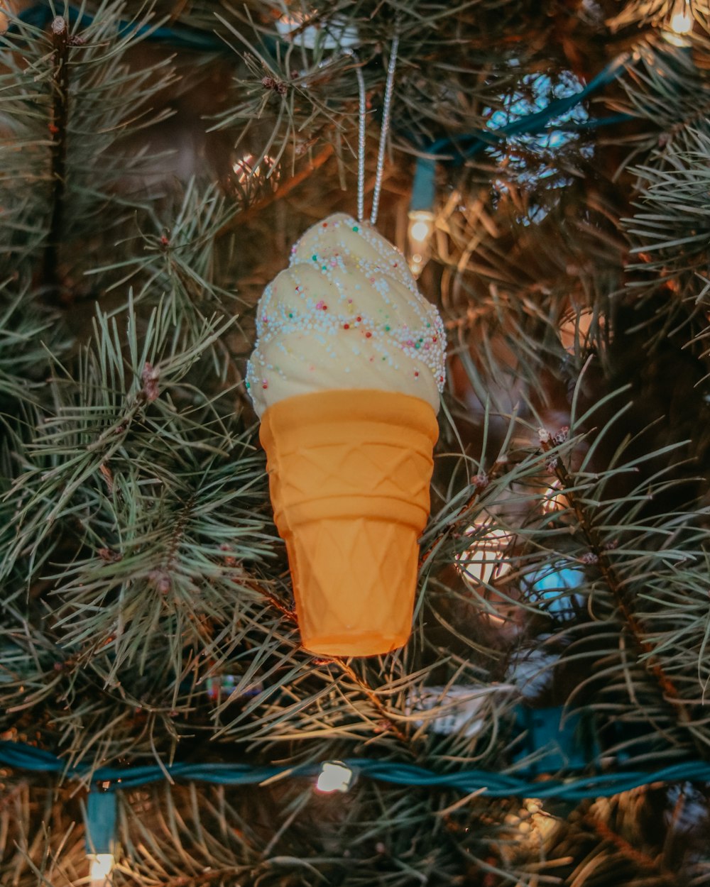 boule de Noël de cornet de crème glacée