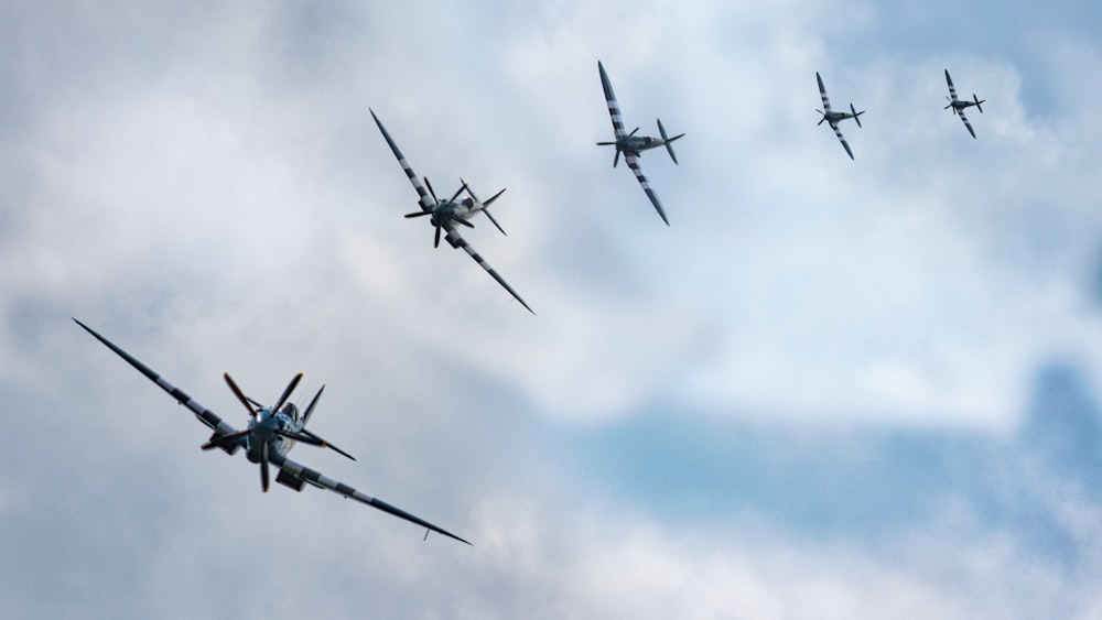 five black and gray jets close-up photography