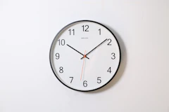 Round wall clock