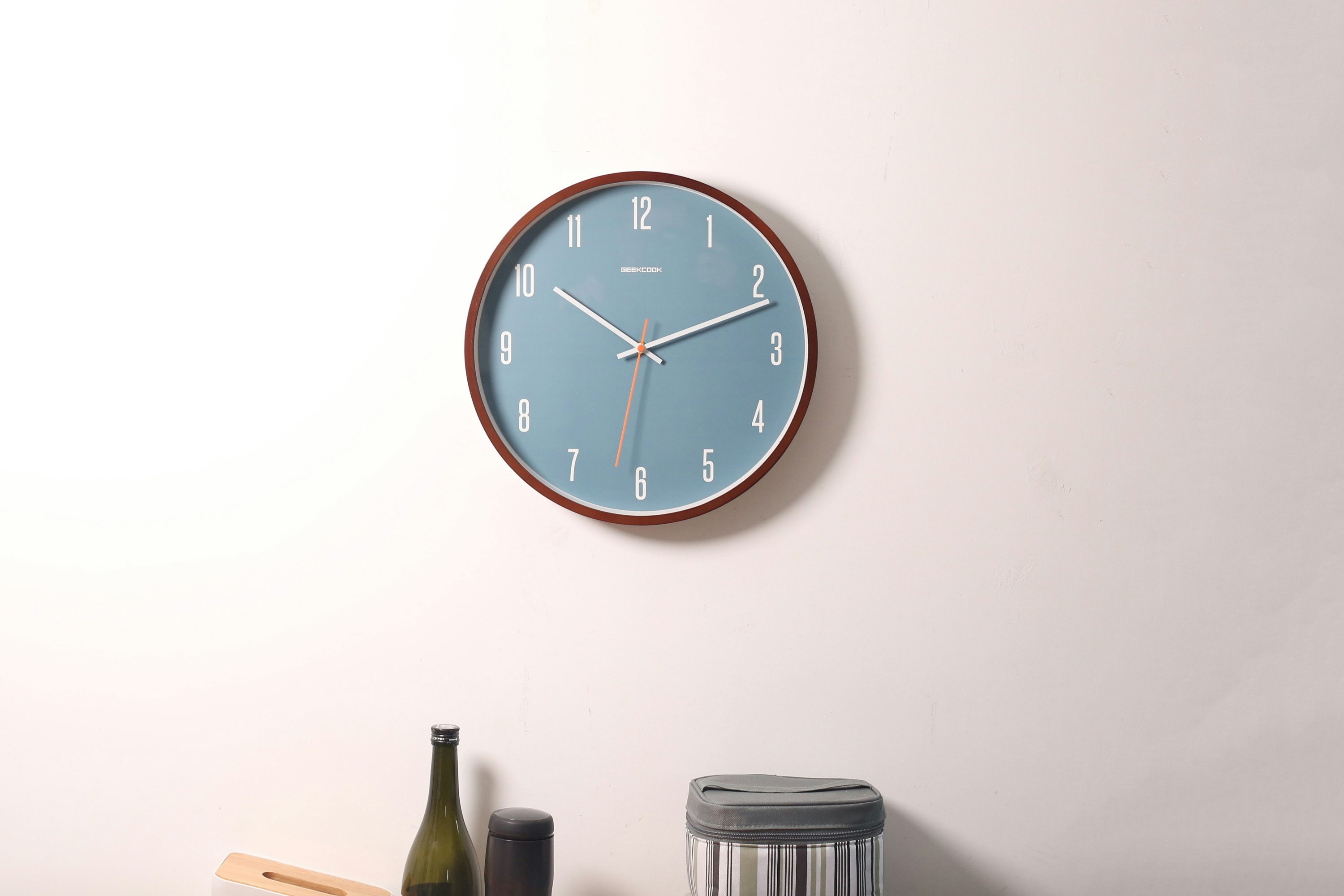 Elegant wall clock