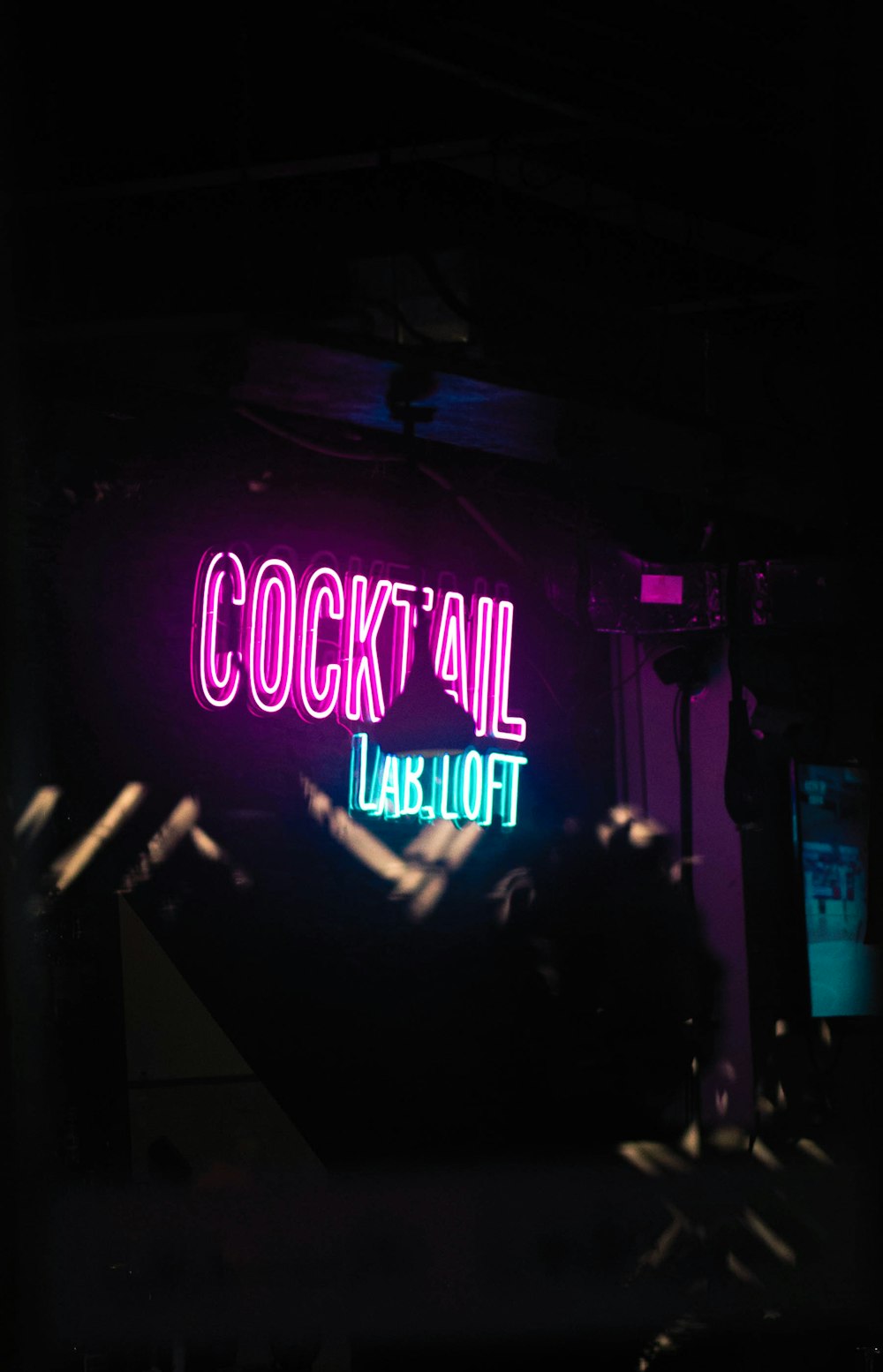 cocktail lak loft neon signage