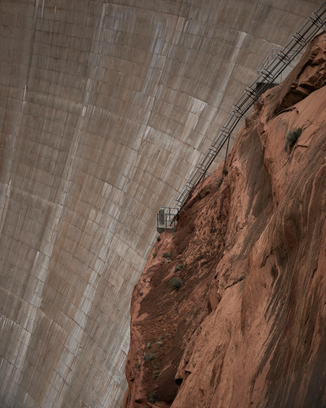 dam during daytime