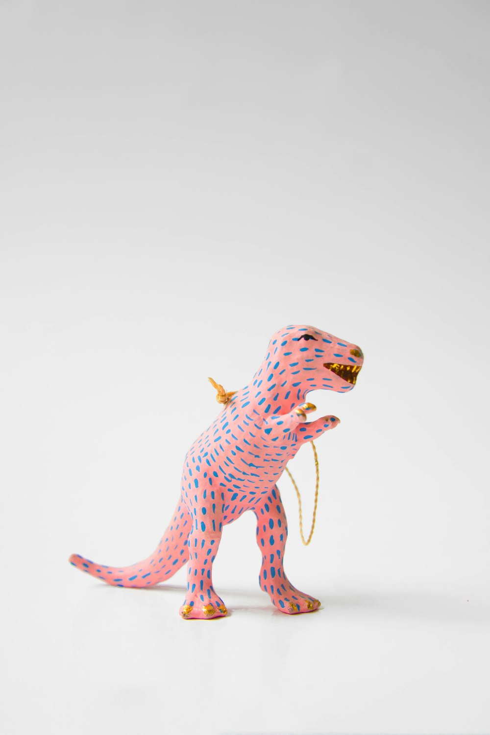 brinquedo de dinossauro cor-de-rosa