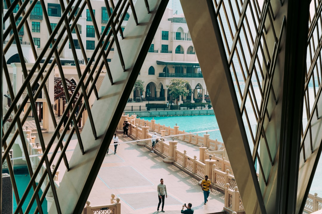 Old Souq vs New Mall: Exploring the Contrasting Shopping Areas in Qatar