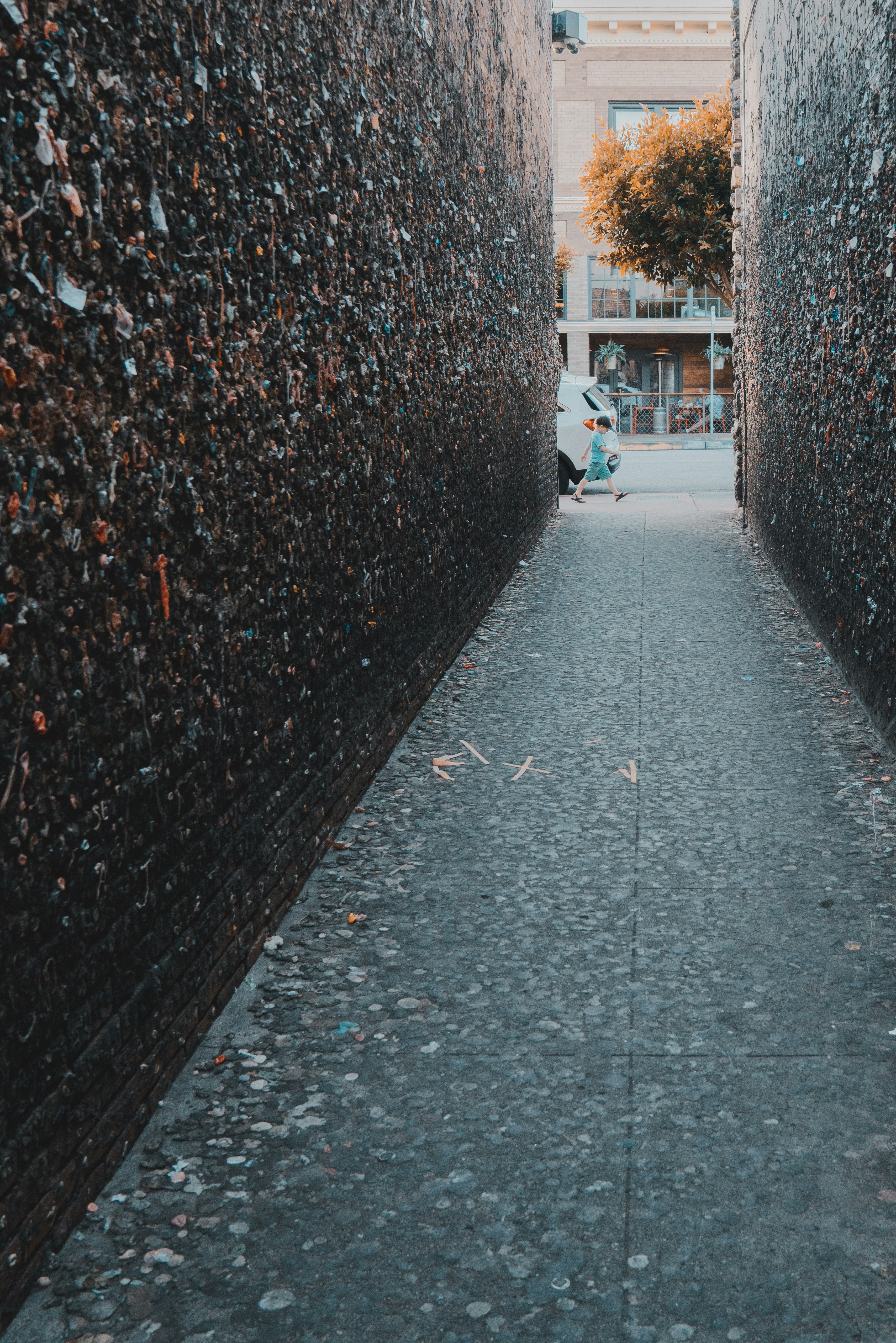 alleyway during daytime