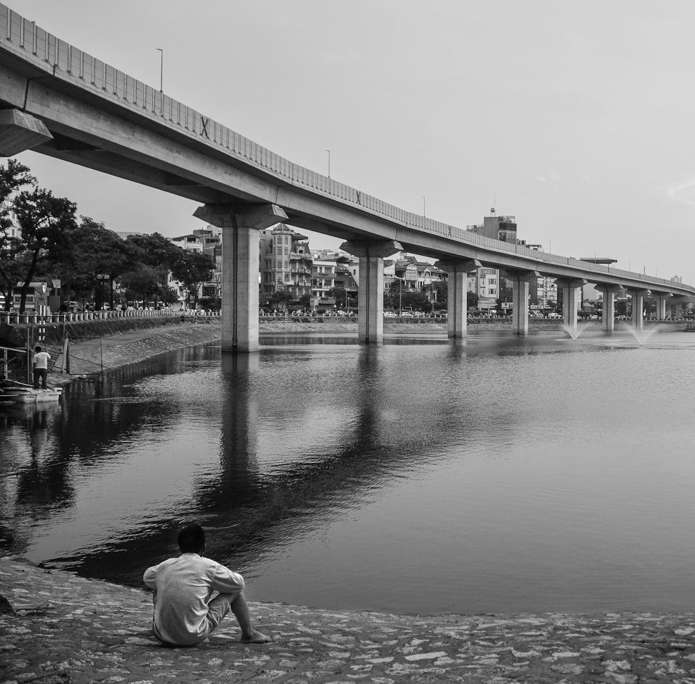 grey concrete bridge