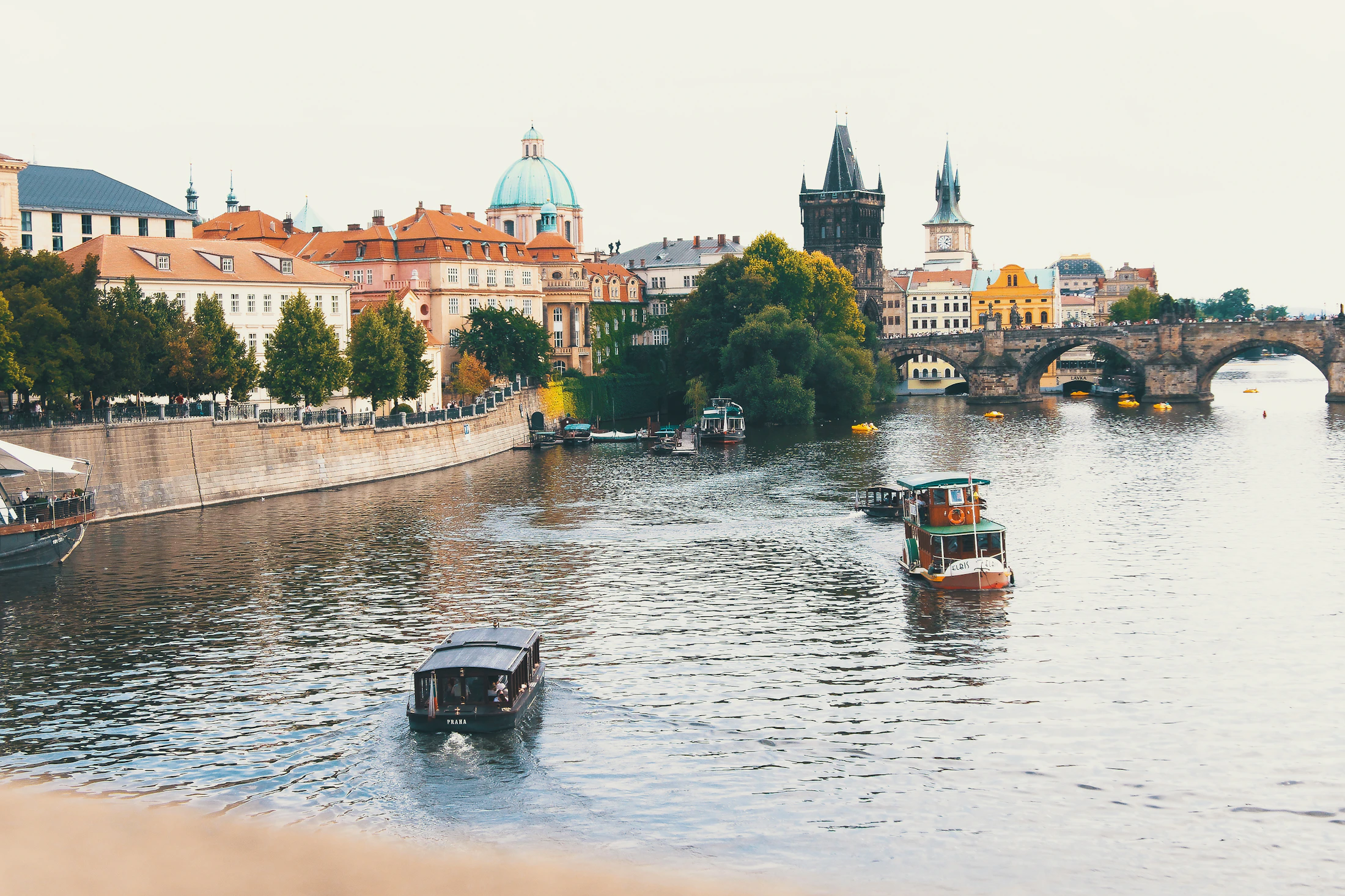 Photo · Nomadic Julien / Unsplash