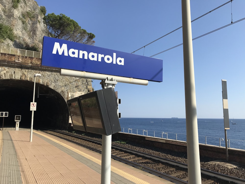Manarola signage
