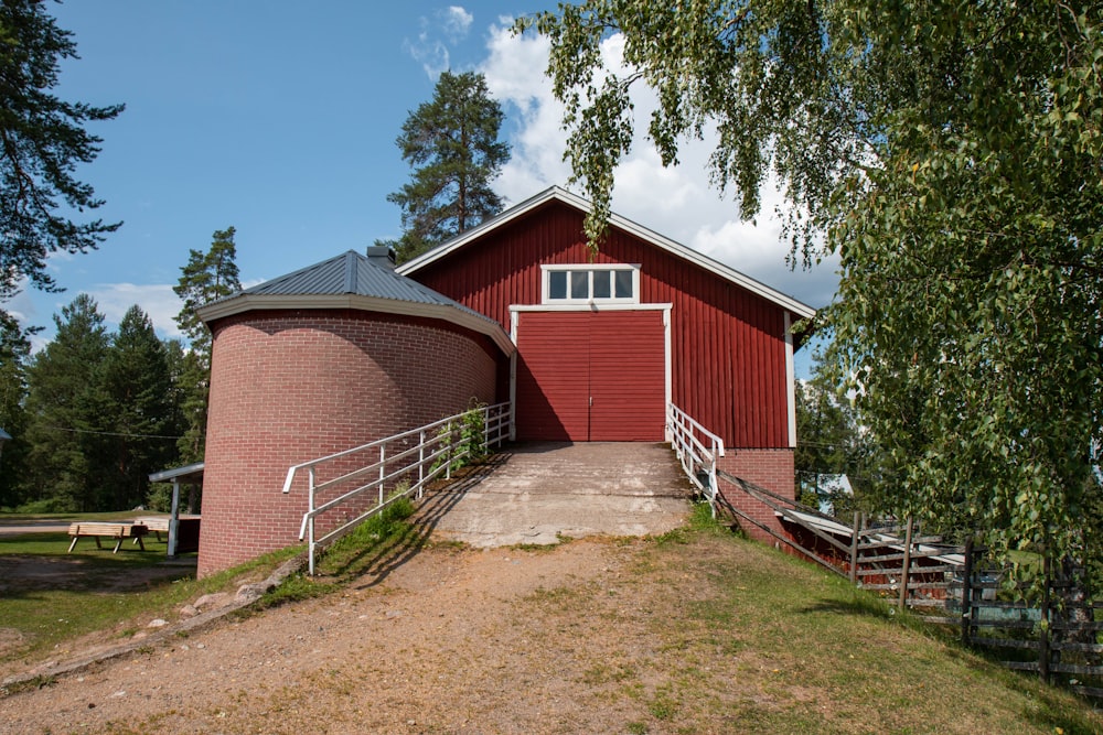 red and white barn