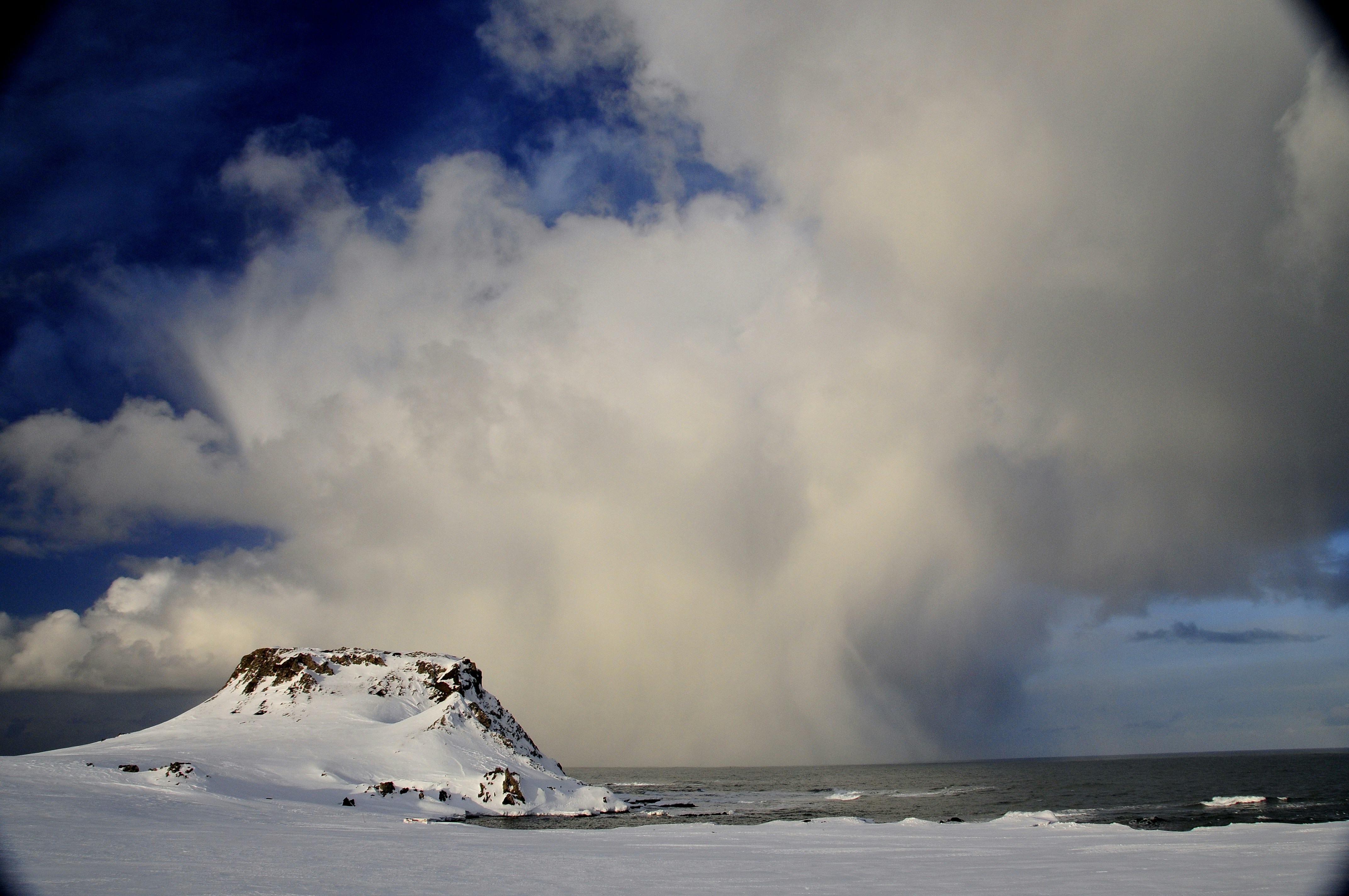 A storm approaching Cape Shirreff