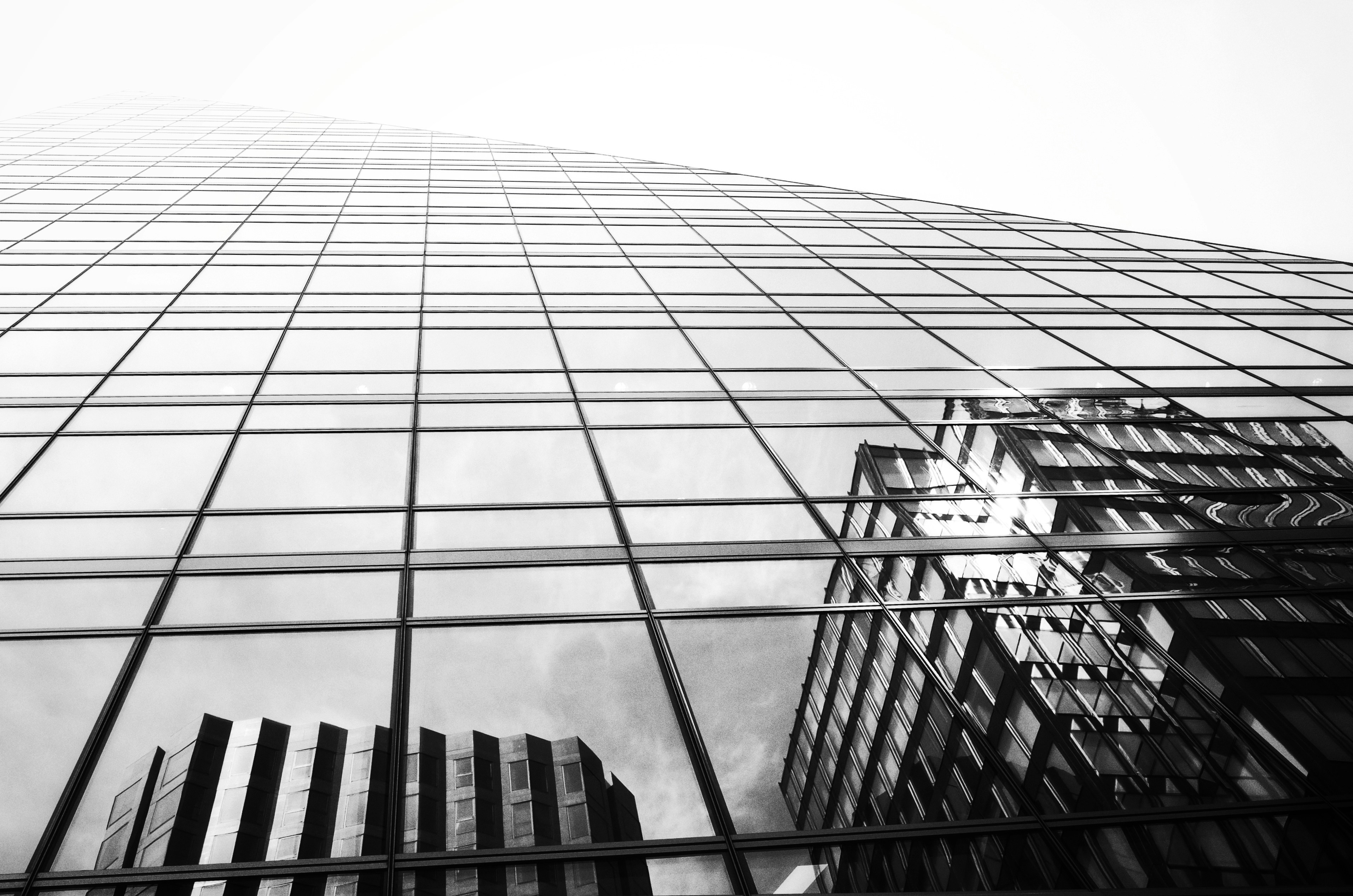 SEC Halts High-Leverage ETFs, Casting Shadow Over Asset Managers