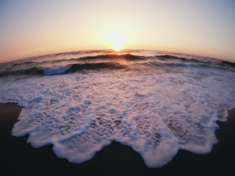 foto ravvicinata delle onde del mare
