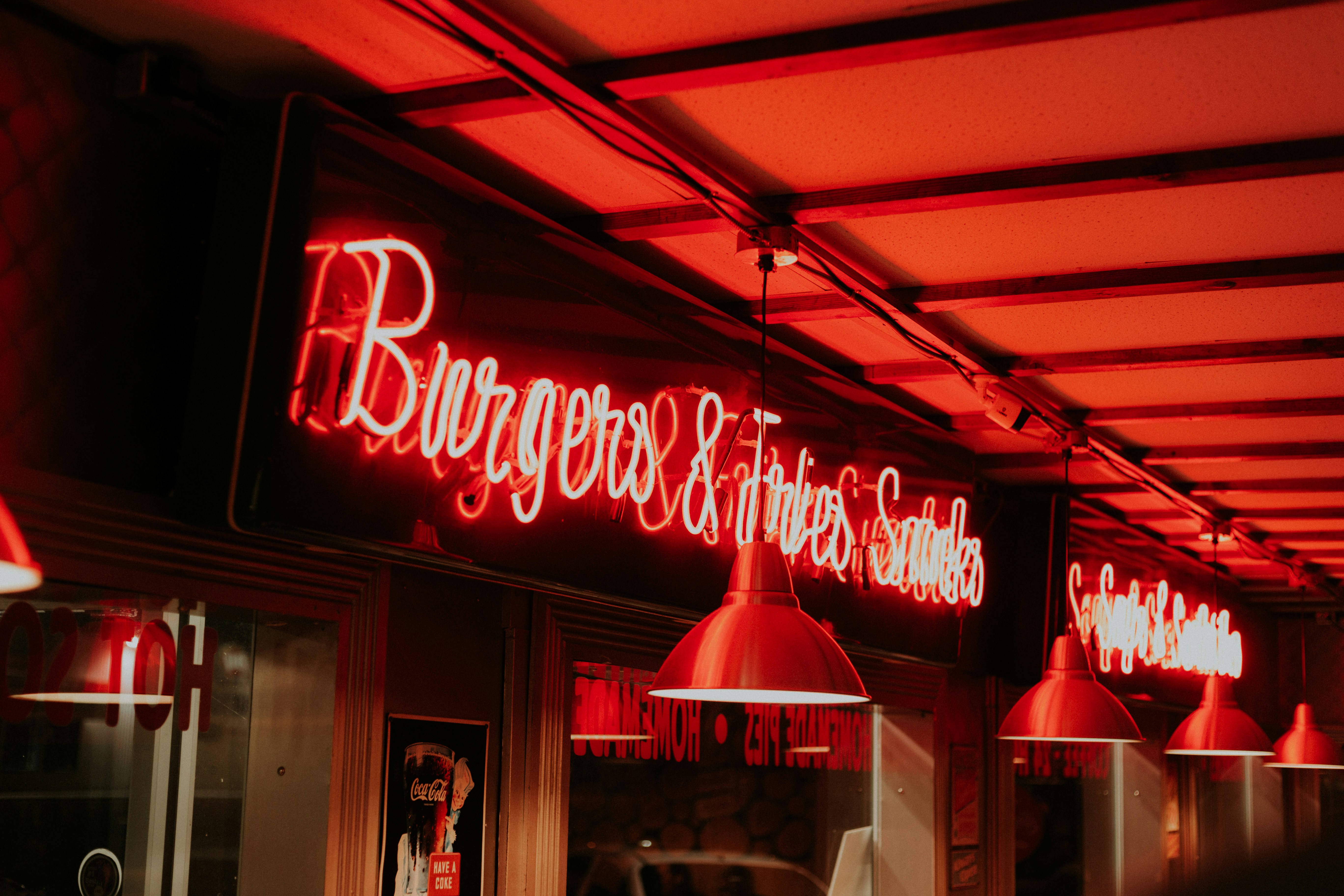 https://images.unsplash.com/photo-1564019709518-6182bdabe251?ixid=M3w2MjYzNjJ8MHwxfHNlYXJjaHw3fHxidXJnZXIlMjByZXN0YXVyYW50fGVufDB8MHx8fDE3Nzk1NTU4NTN8MA&ixlib=rb-4.1.0
