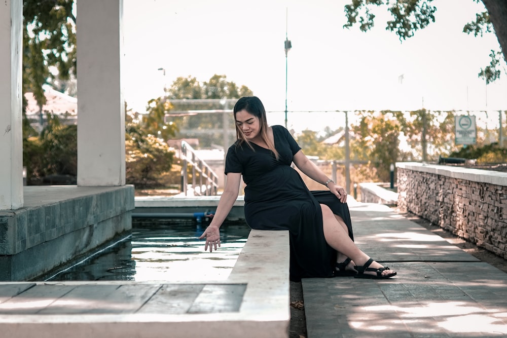 women's black short-sleeved dress