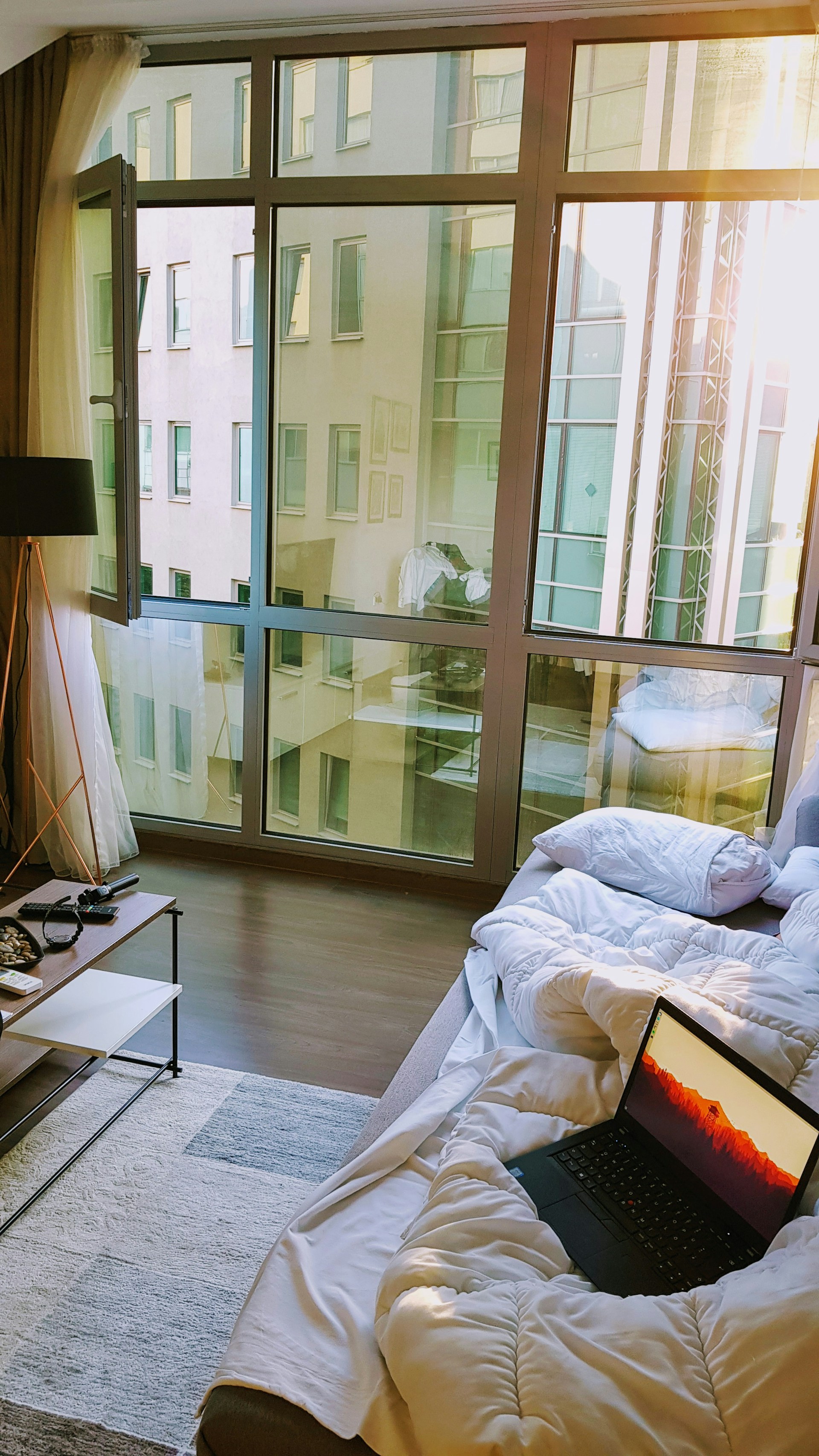 gray computer monitor