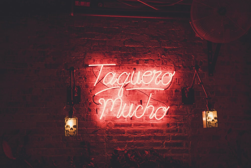 Taquero Mucho neon signage