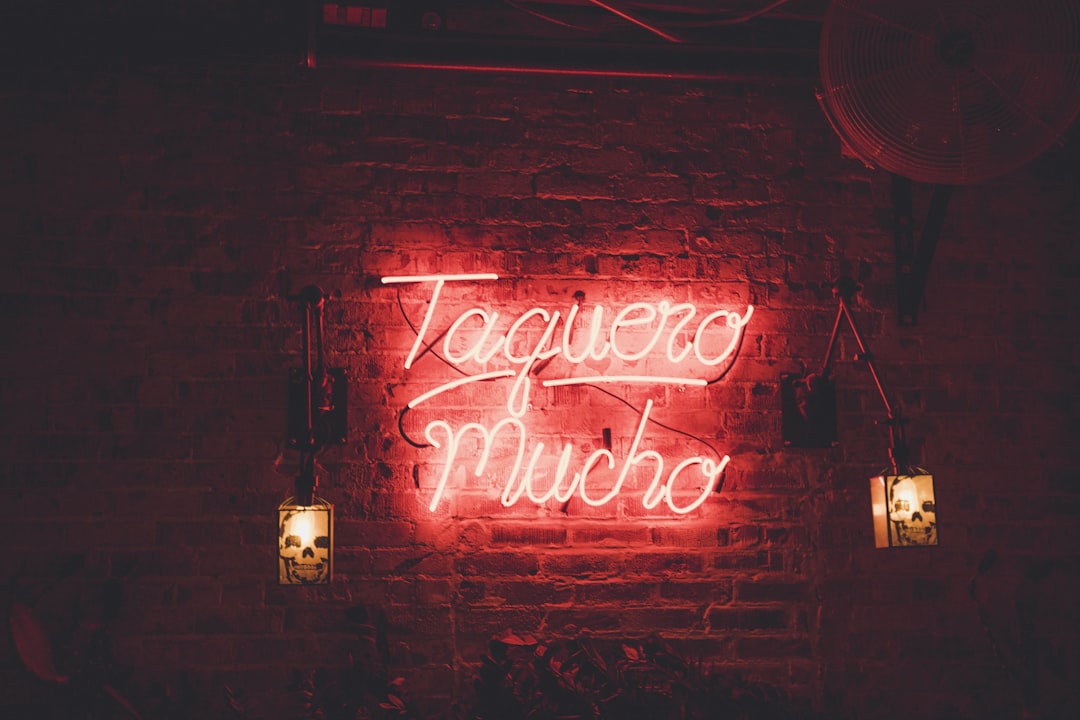 Taquero Mucho neon signage, Taquero Mucho
