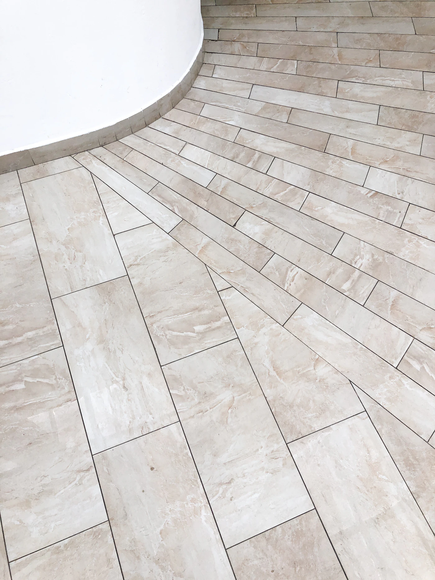 Comment poser du carrelage en extérieur sur plots