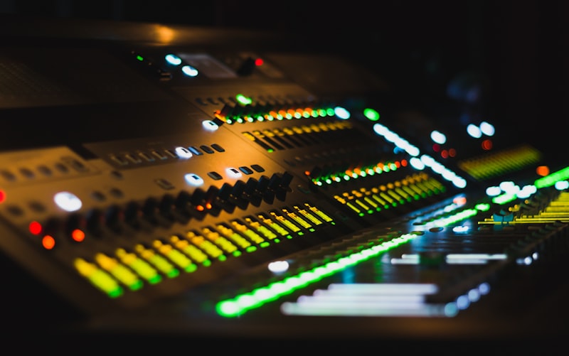 Audio-Mixer mit Schiebereglern