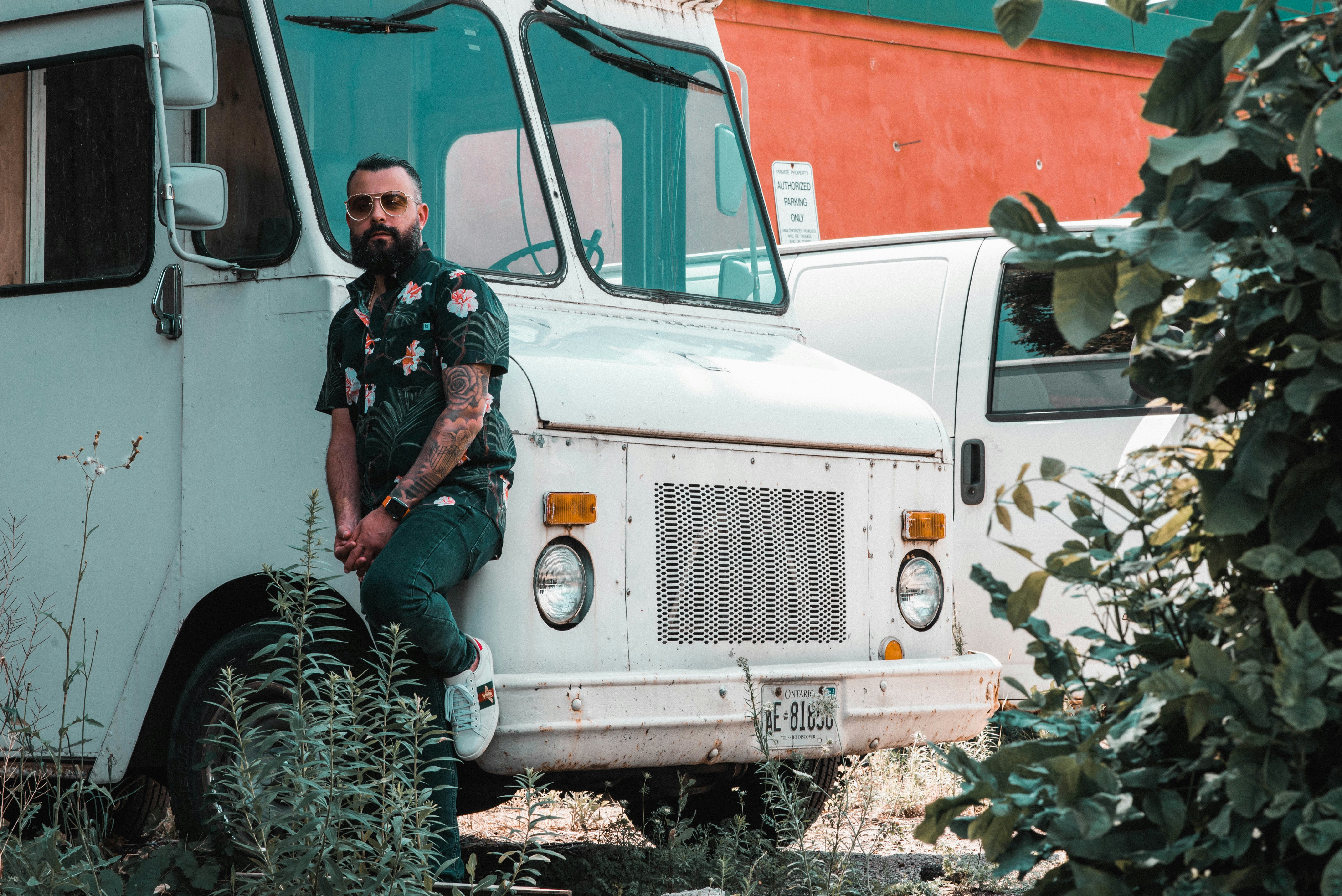 Food truck owner serving customers — illustrating Mississippi LLC Operating Agreement.