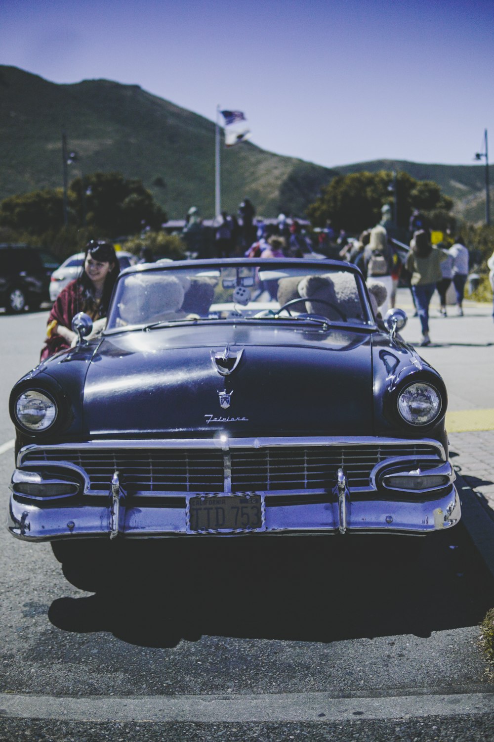 fotografía de primer plano de coche descapotable negro