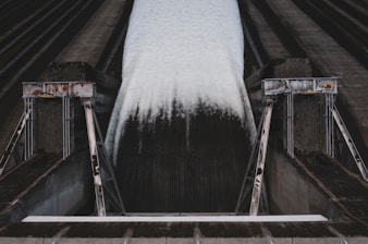 A detailed simulation of water flowing through a dam spillway