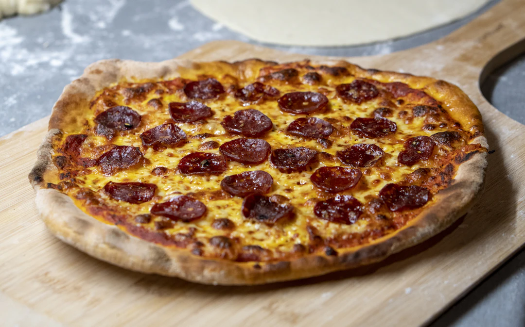 Pizza de pepperoni crujiente