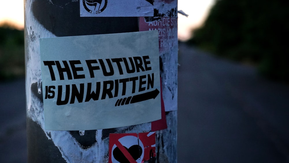 bianco e nero il futuro è unwritten sticker fotografia ravvicinata