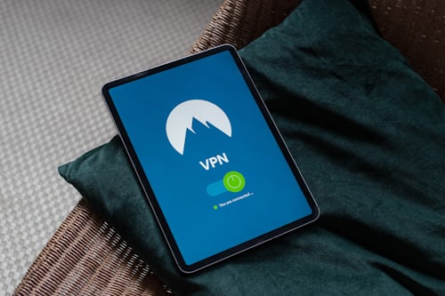 Qu'est-ce que l'accès à Internet et comment l'éviter : Protégez votre adresse IP avec NordvPN