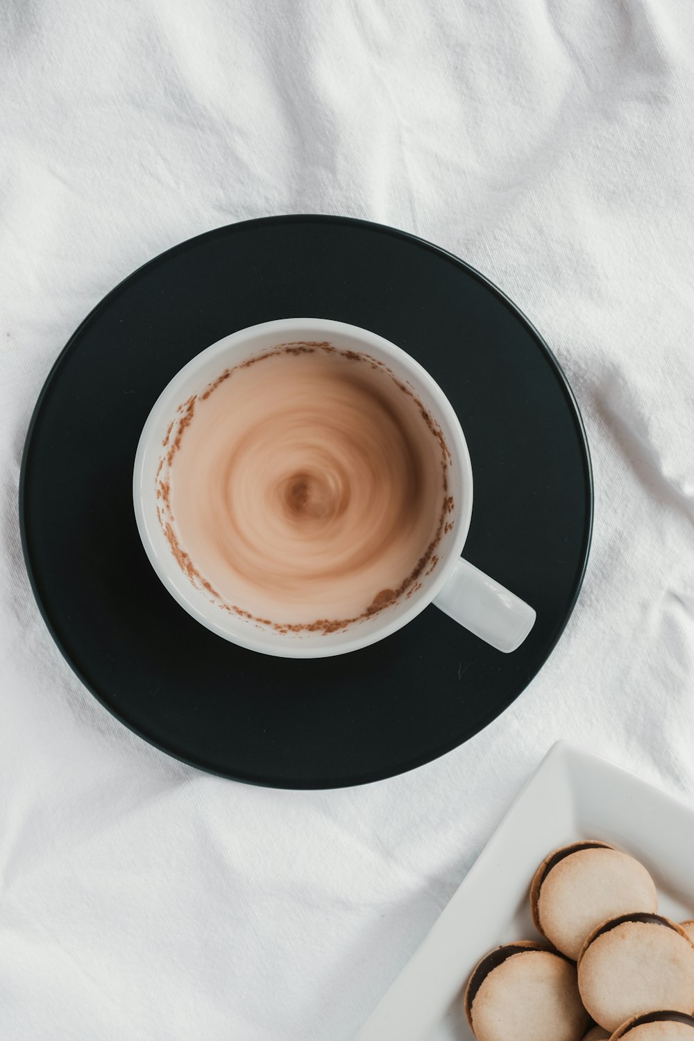 Cappuccino en taza de cerámica