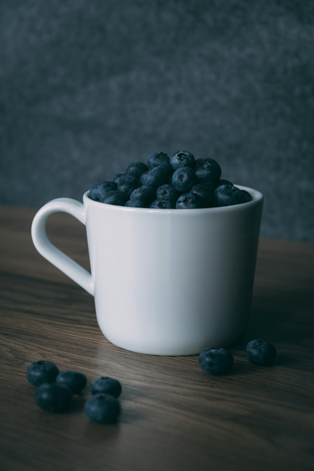 blueberries in cup