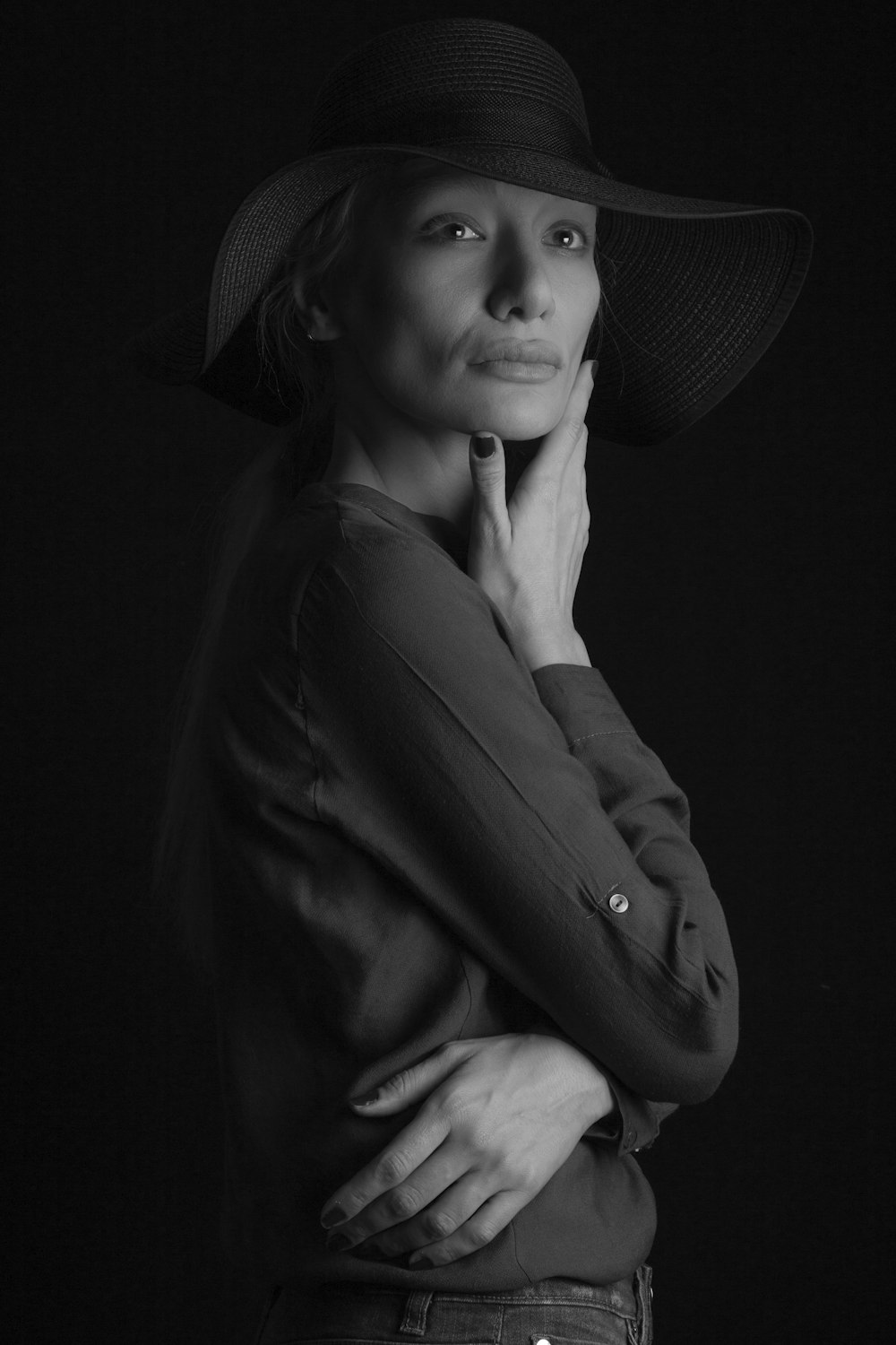 woman wearing hat