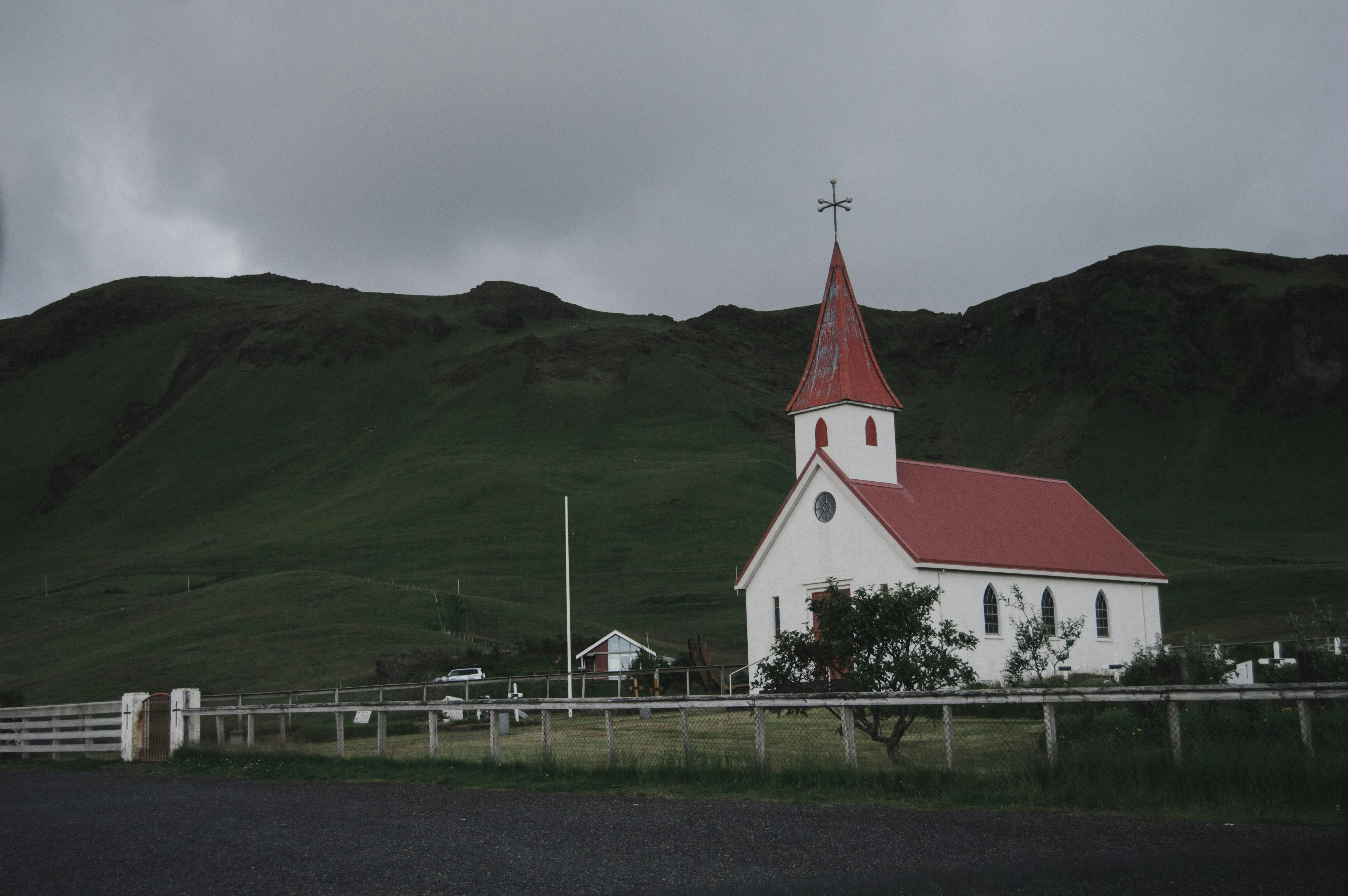 photo-1564169756160-add04265474d?ixid=M3wxMjA3fDB8MXxzZWFyY2h8M3x8cHViZyUyMG1pc3Npb25zfGVufDB8fHx8MTc2MDU4MjU2N3ww\u0026ixlib=rb-4.1.0