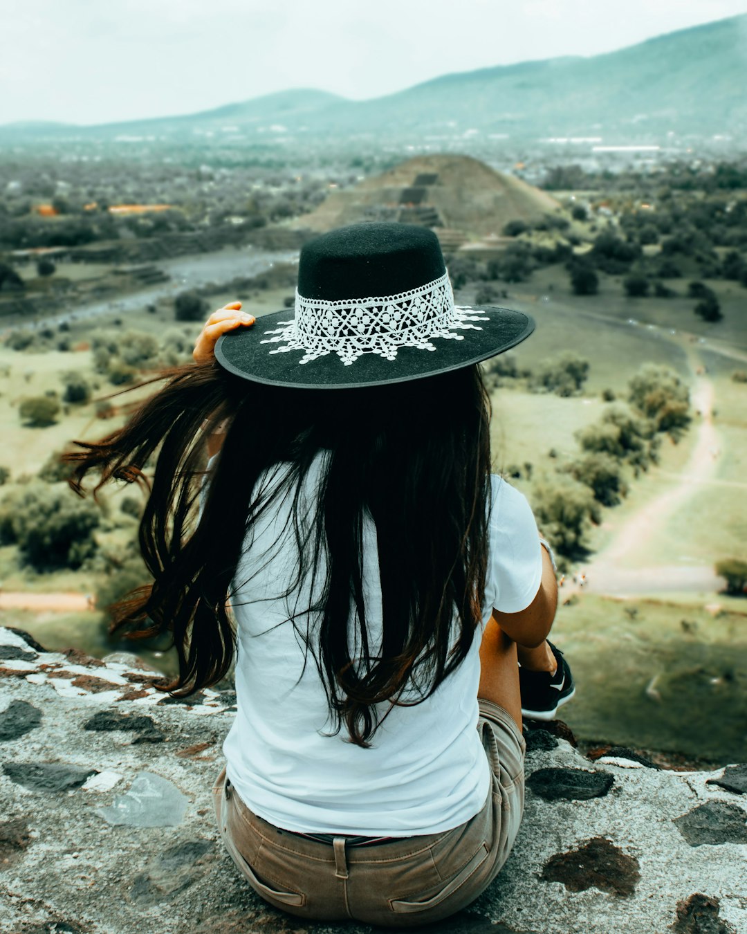 woman wearing black hat