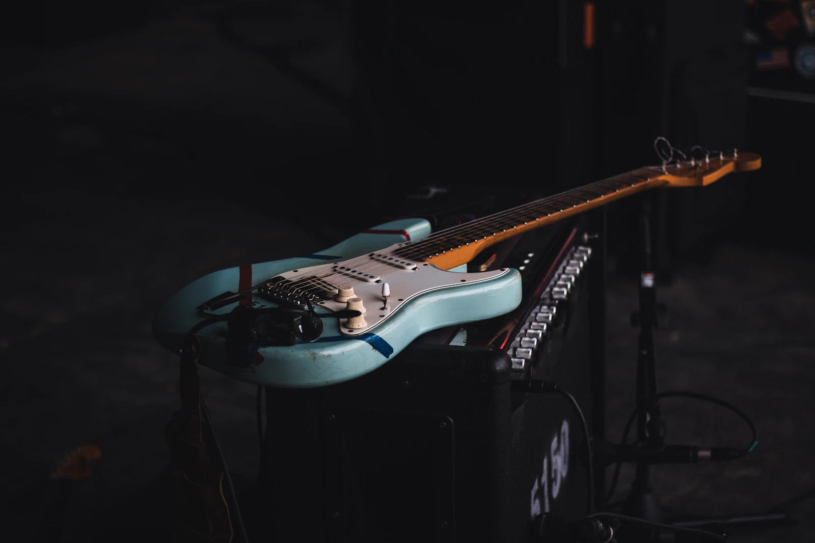 Choisir son premier amplificateur de guitare en 2026 : guide d'achat complet (combo, lampes, transistor, modélisation, Vox VT20X, Boss Katana, Fender Frontman, Marshall MG, budgets 100-500 €)