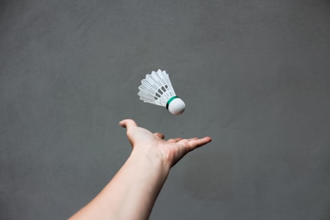 【2026年最新】バドミントンシャトルの番手(スピード表記)の選び方とおすすめ4選