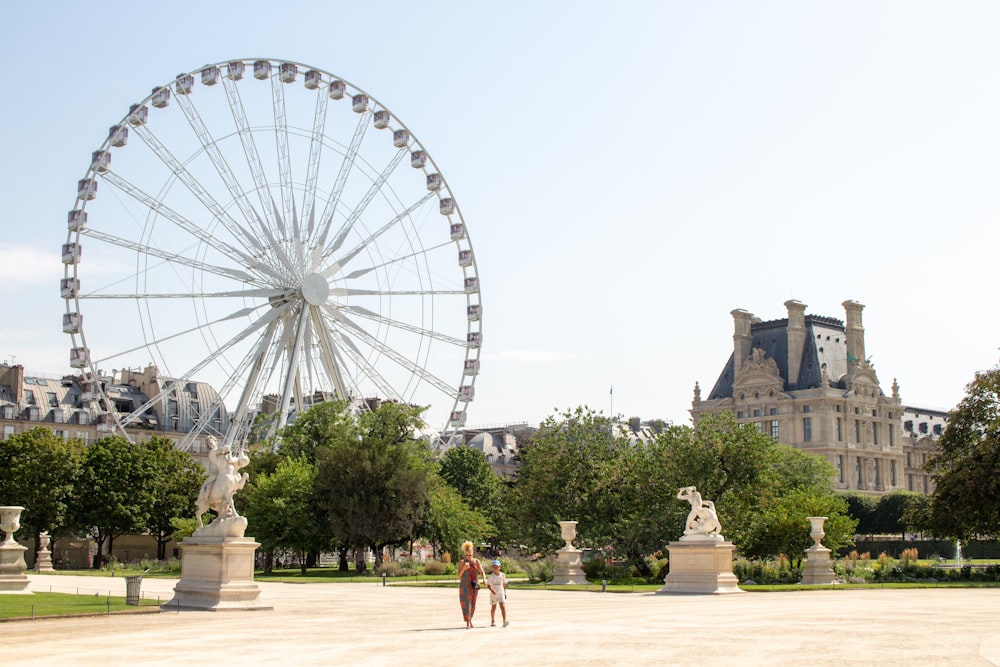 ferris wheel during daytime