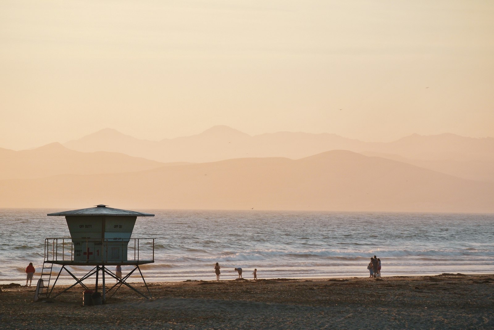 Nikon 1 Nikkor VR 30-110mm F3.8-5.6 sample photo. Grey life guard house photography