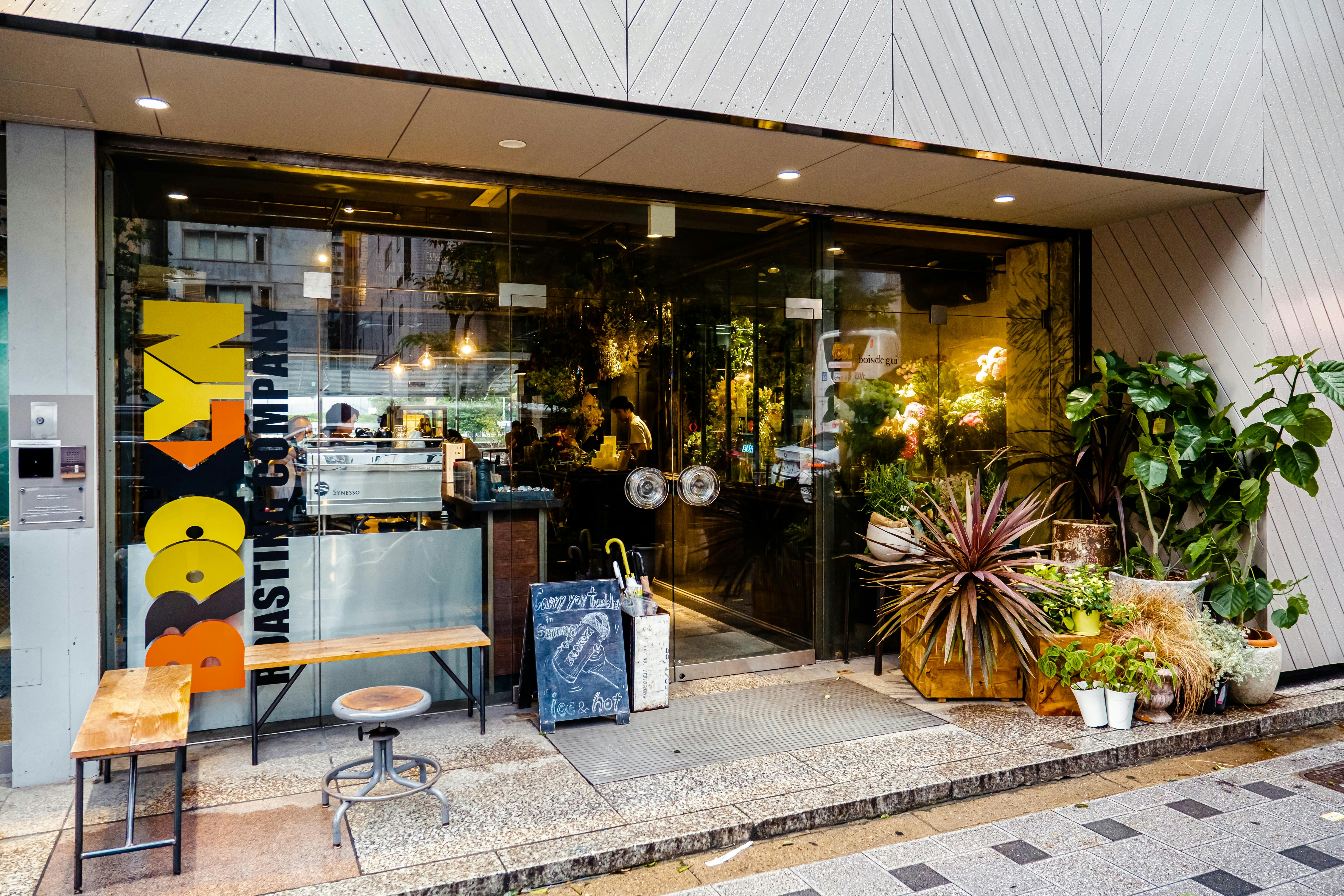 Open-air sustainable café in Japan