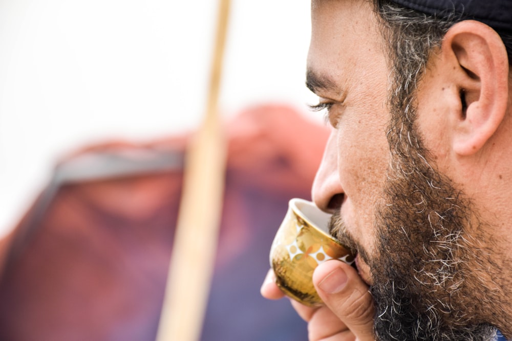 closeup photo of man drinking