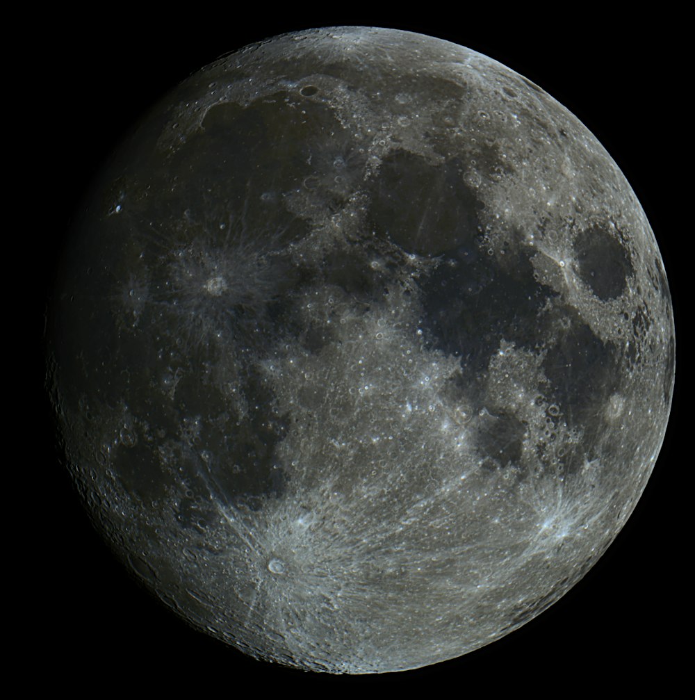 lua cinzenta redonda