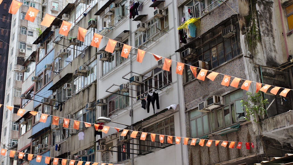 hanged red buntings