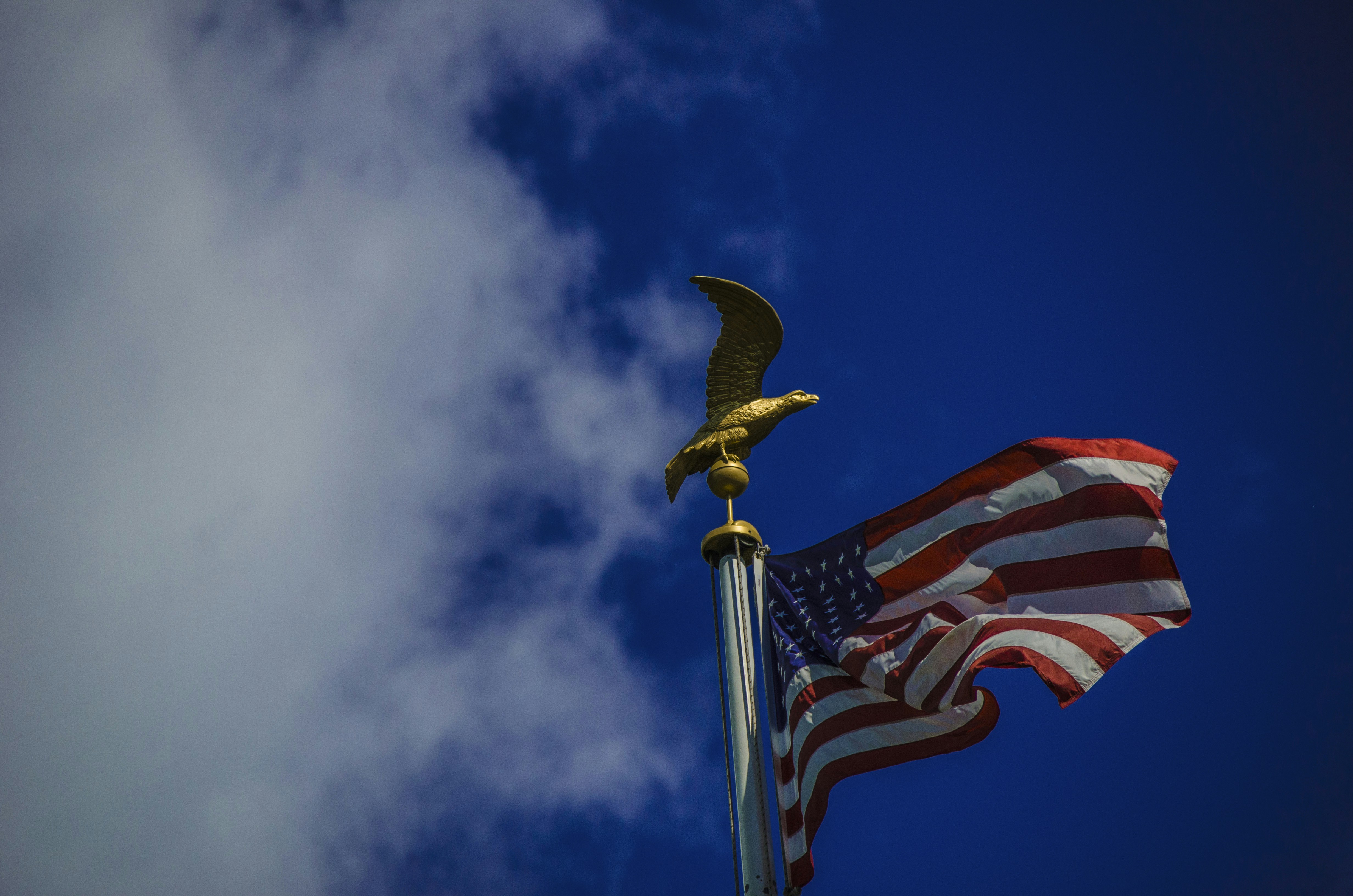 ポールにアメリカ国旗の写真 Unsplashで見つけるシンボルの無料写真