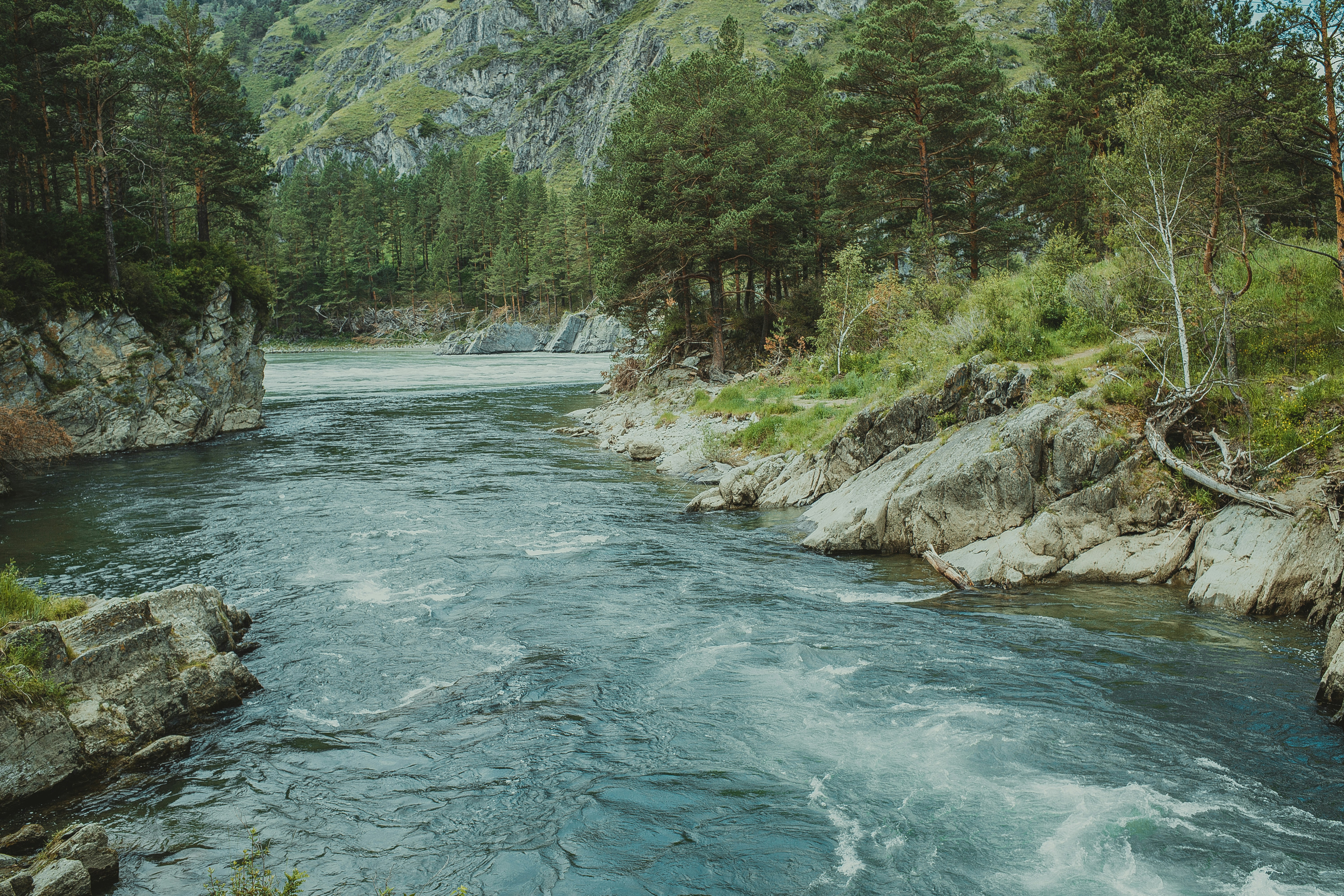 Flowing River Photo Free Image On Unsplash