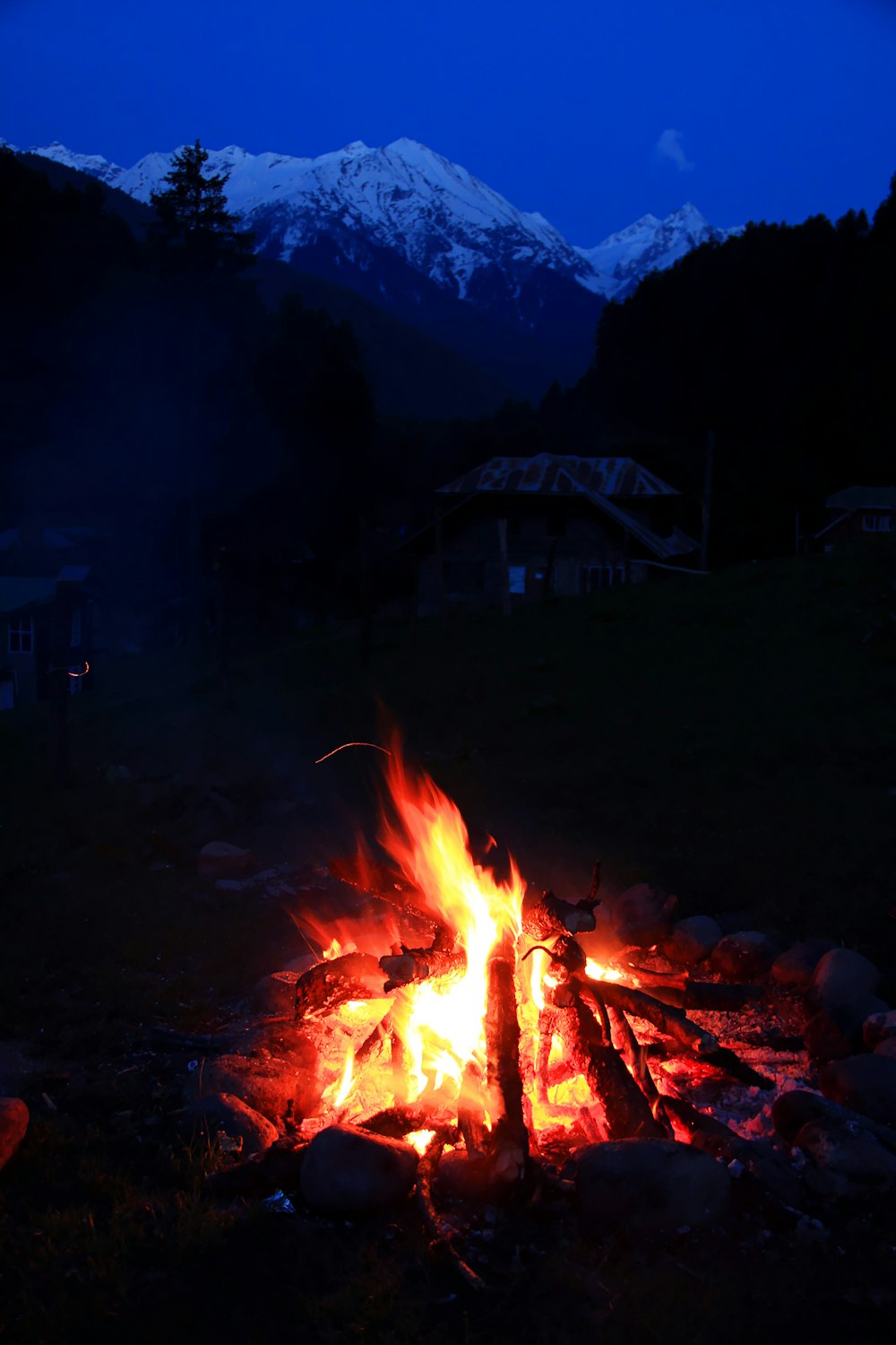 Hoguera por la noche