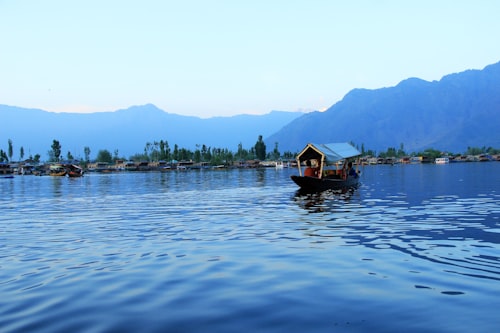 Kashmir Dal Lake houseboat