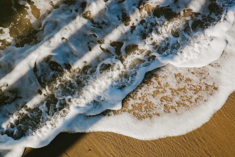 ocean bubbles at daytime