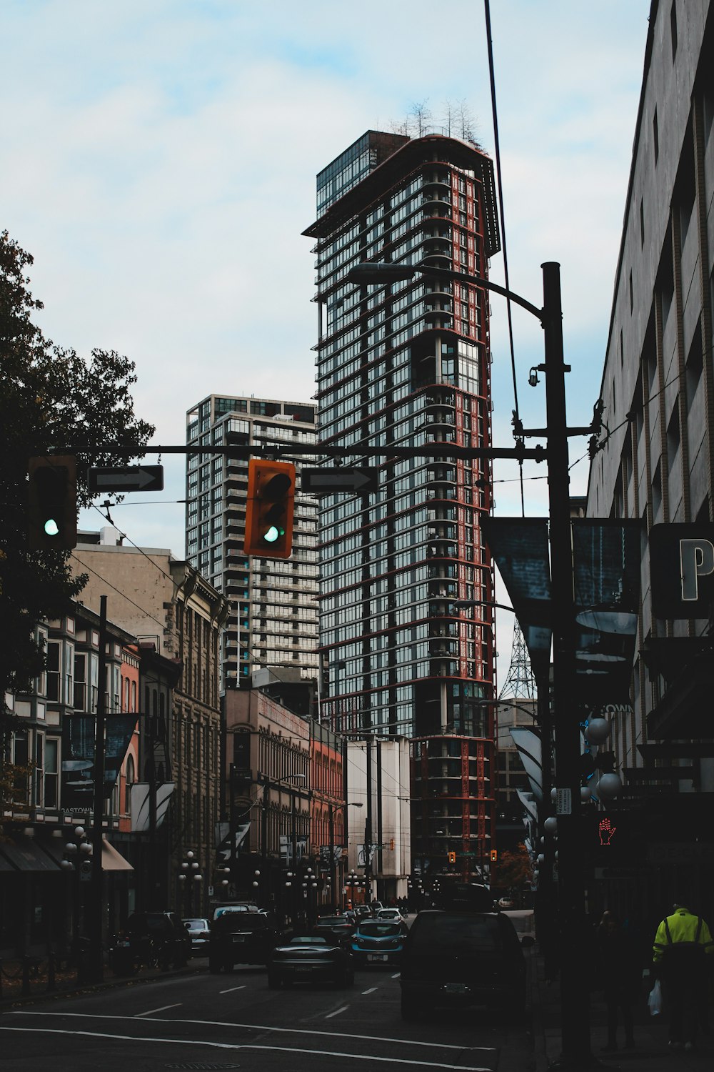 gray concrete high-rise building