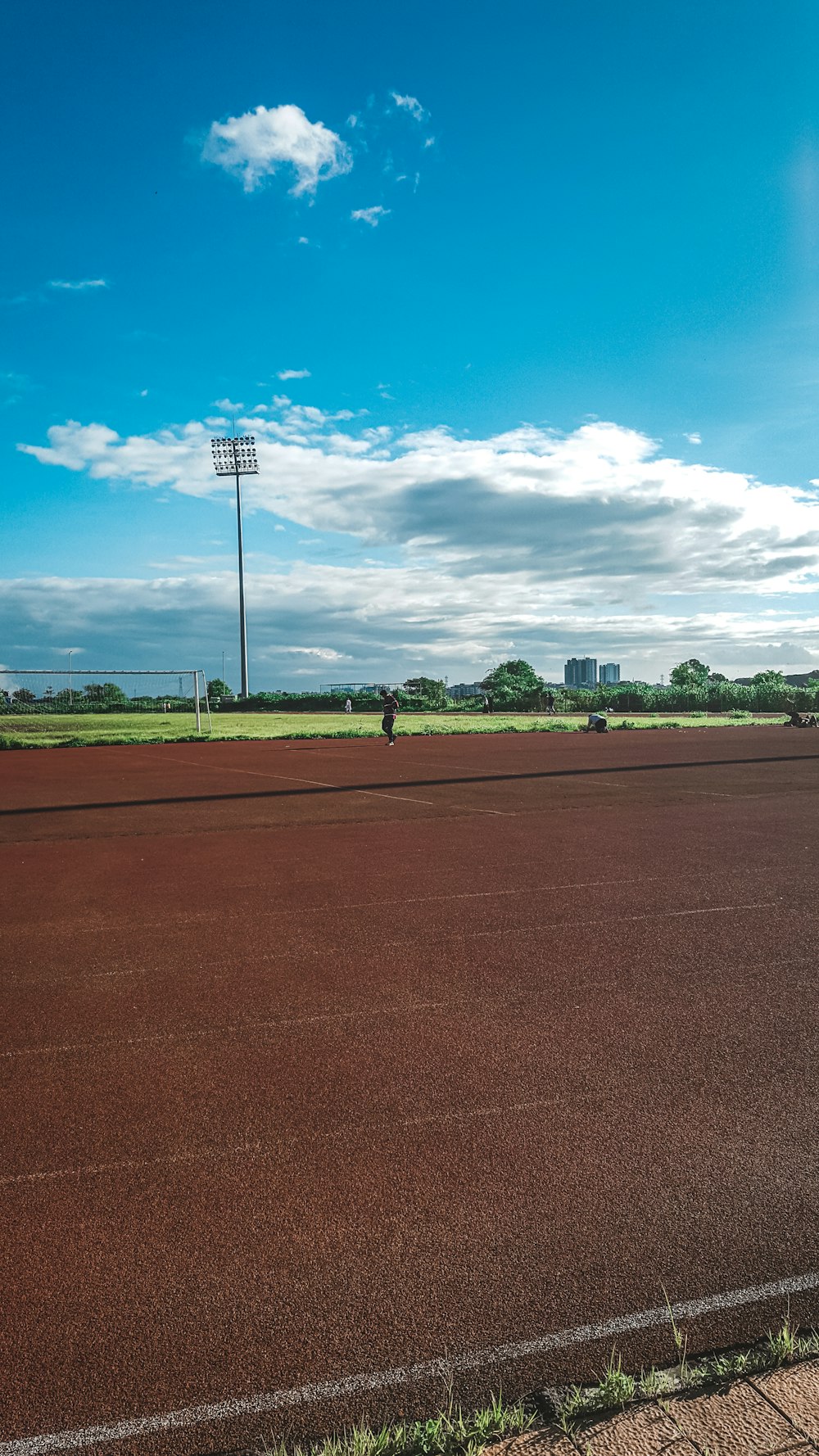 brown and black running tracks