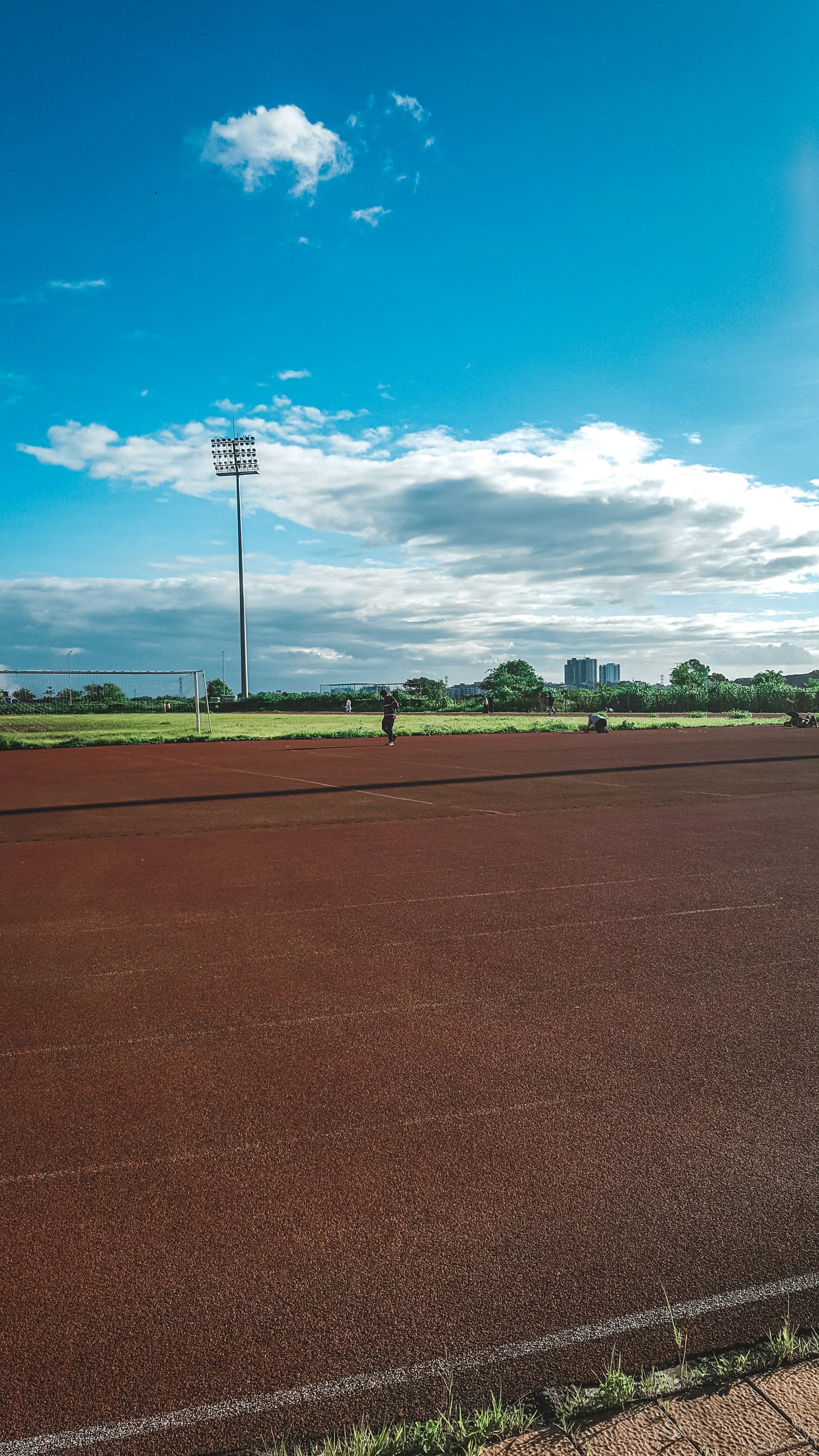 brown and black running tracks